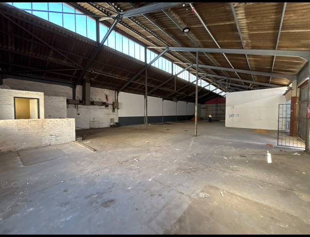 565M² WAREHOUSE TO LET IN EPPING INDUSTRIAL